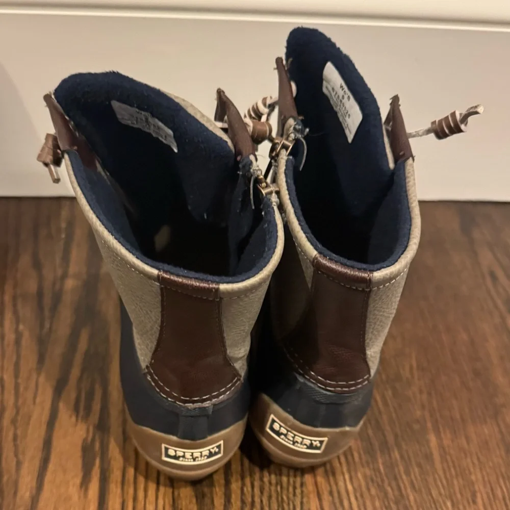 Sperry boots size 9